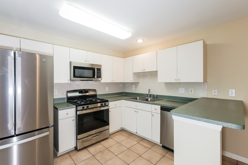 2,095/Mo, 6221 Kiteridge Dr Lithia, FL 33547 Kitchen View 2