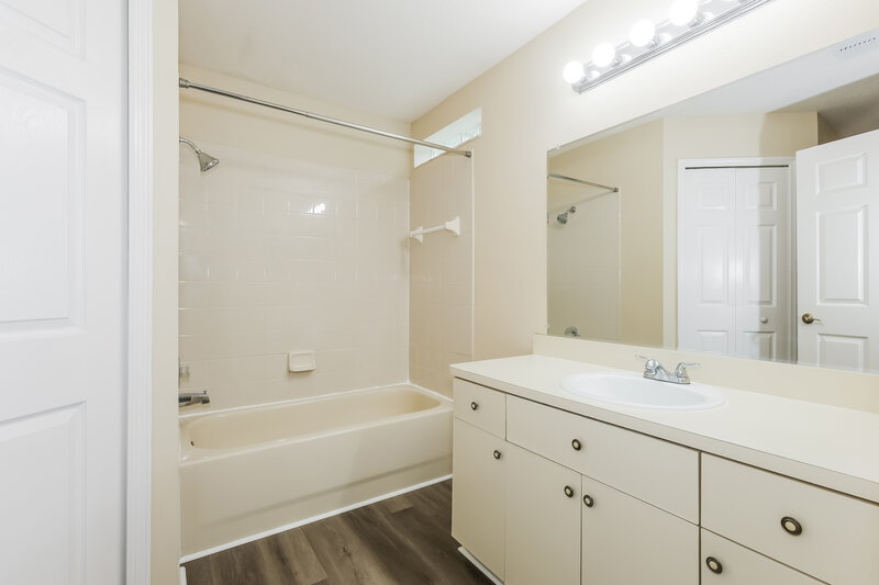 2,095/Mo, 6221 Kiteridge Dr Lithia, FL 33547 Main Bathroom View