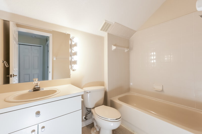2,095/Mo, 6221 Kiteridge Dr Lithia, FL 33547 Bathroom View