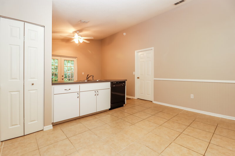 1,760/Mo, 7853 Chadwick Dr New Port Richey, FL 34654 Kitchen View 3