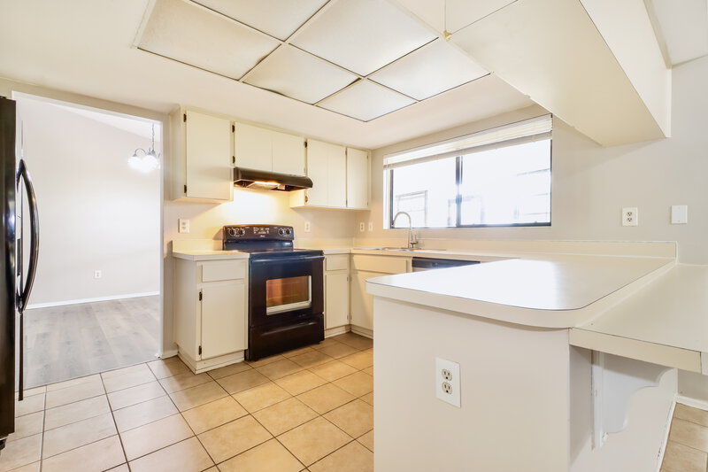 2,560/Mo, 2225 Hidden Meadows Dr E Palm Harbor, FL 34683 Kitchen View 2