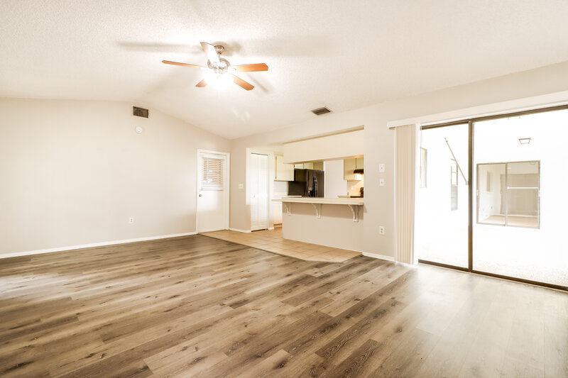 2,560/Mo, 2225 Hidden Meadows Dr E Palm Harbor, FL 34683 Sitting Room View 2