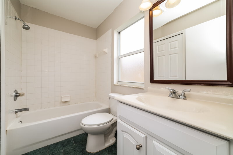 2,145/Mo, 1209 Flexford St Brandon, FL 33511 Main Bathroom View
