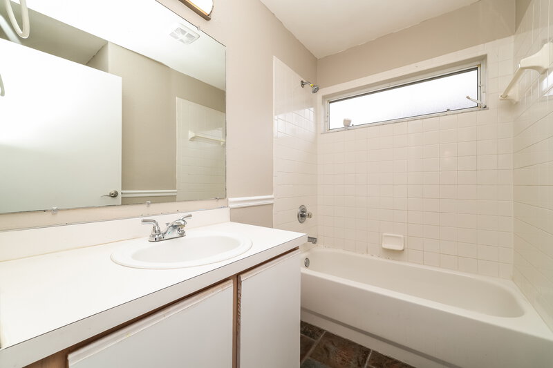 2,145/Mo, 1209 Flexford St Brandon, FL 33511 Bathroom View