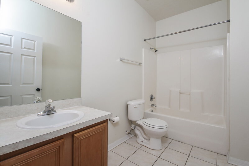 2,140/Mo, 10935 Subtle Trail Dr Riverview, FL 33579 Bathroom View