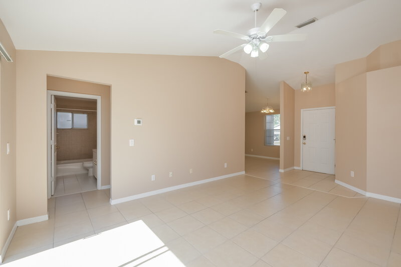 2,000/Mo, 1911 Brandon Brook Rd Valrico, FL 33594 Living Room View