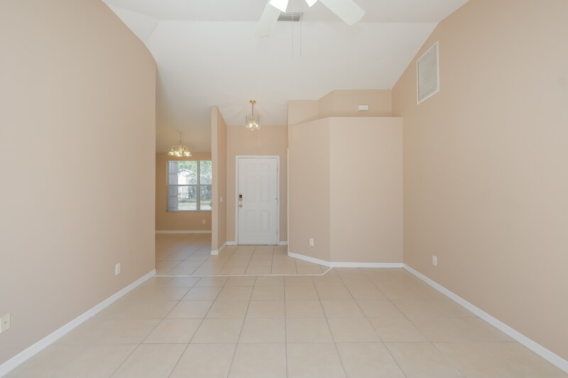 2,000/Mo, 1911 Brandon Brook Rd Valrico, FL 33594 Living Room View 3