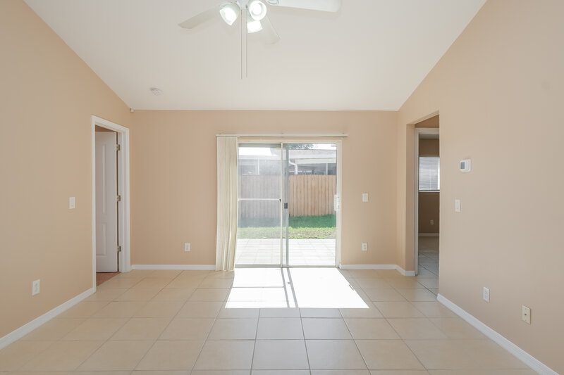 2,000/Mo, 1911 Brandon Brook Rd Valrico, FL 33594 Living Room View 4