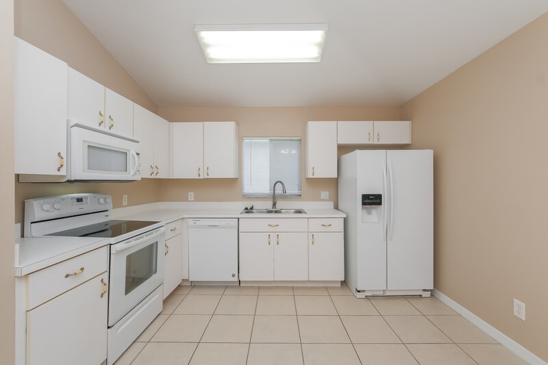 2,000/Mo, 1911 Brandon Brook Rd Valrico, FL 33594 Kitchen View