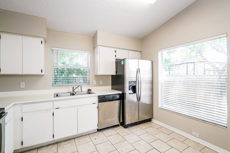 2,235/Mo, 1014 Peachwood Dr Brandon, FL 33510 Kitchen View 2