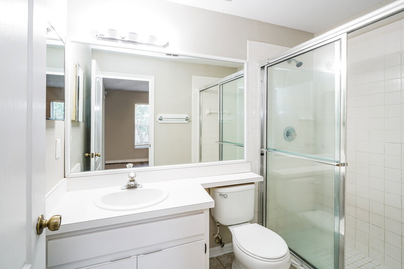 2,235/Mo, 1014 Peachwood Dr Brandon, FL 33510 Main Bathroom View