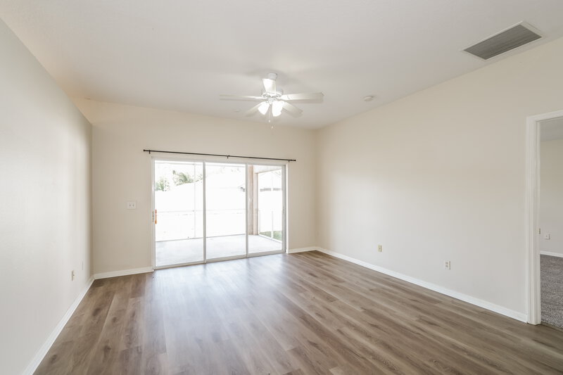 2,060/Mo, 34325 Smart Dr Zephyrhills, FL 33541 Living Room View 2