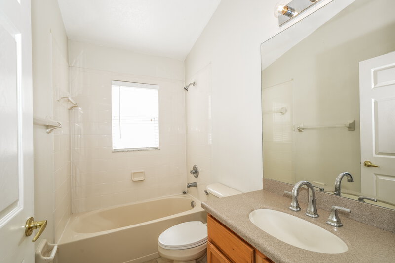 2,060/Mo, 34325 Smart Dr Zephyrhills, FL 33541 Bathroom View