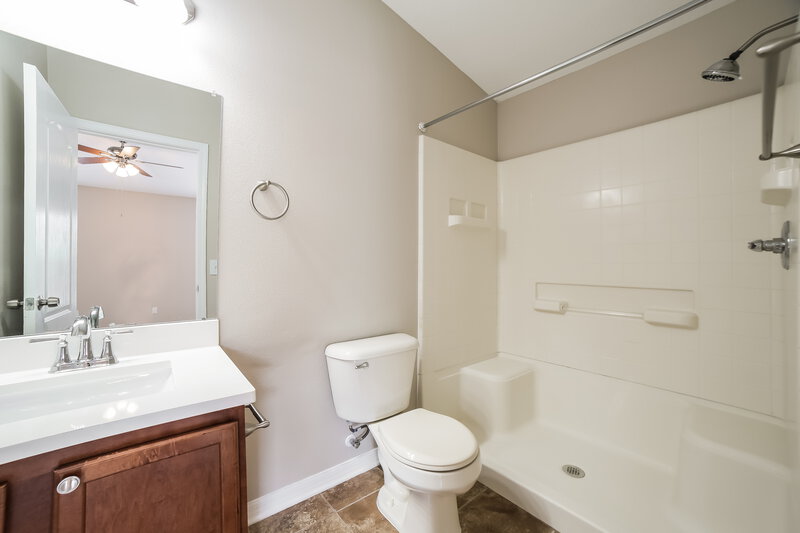 1,975/Mo, 15747 Greyrock Dr Spring Hill, FL 34610 Main Bathroom View