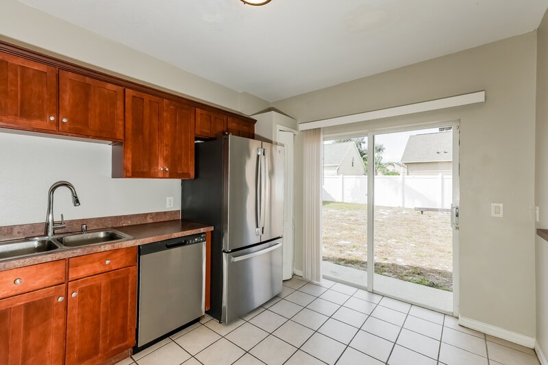 2,155/Mo, 12722 Adventure Dr Riverview, FL 33579 Kitchen View 2