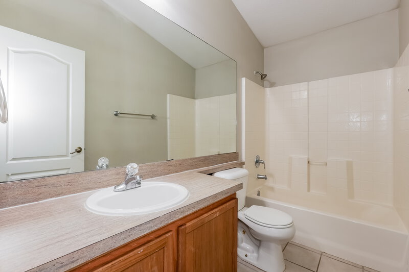 2,155/Mo, 12722 Adventure Dr Riverview, FL 33579 Main Bathroom View