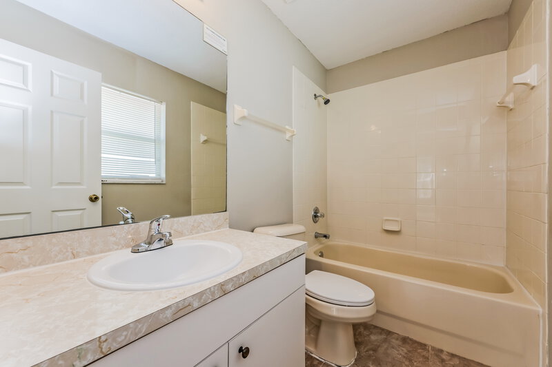 1,730/Mo, 10404 Summerview Cir Riverview, FL 33578 Main Bathroom View