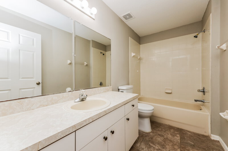 1,730/Mo, 10404 Summerview Cir Riverview, FL 33578 Bathroom View
