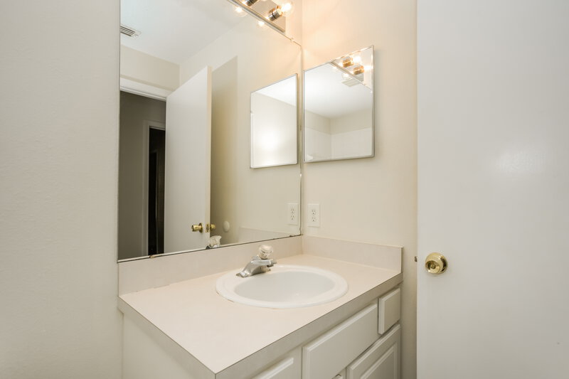 2,260/Mo, 10524 Egret Haven Ln Riverview, FL 33578 Bathroom View