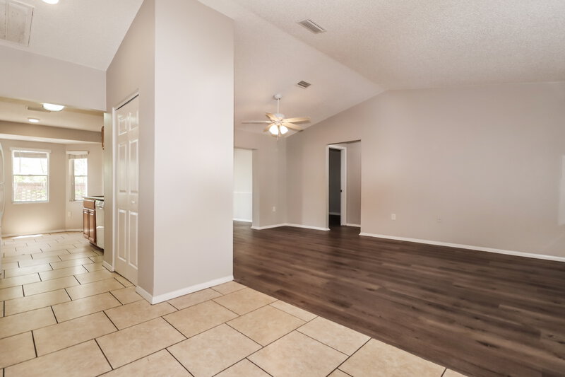 1,765/Mo, 8047 Hathaway Dr New Port Richey, FL 34654 Foyer View