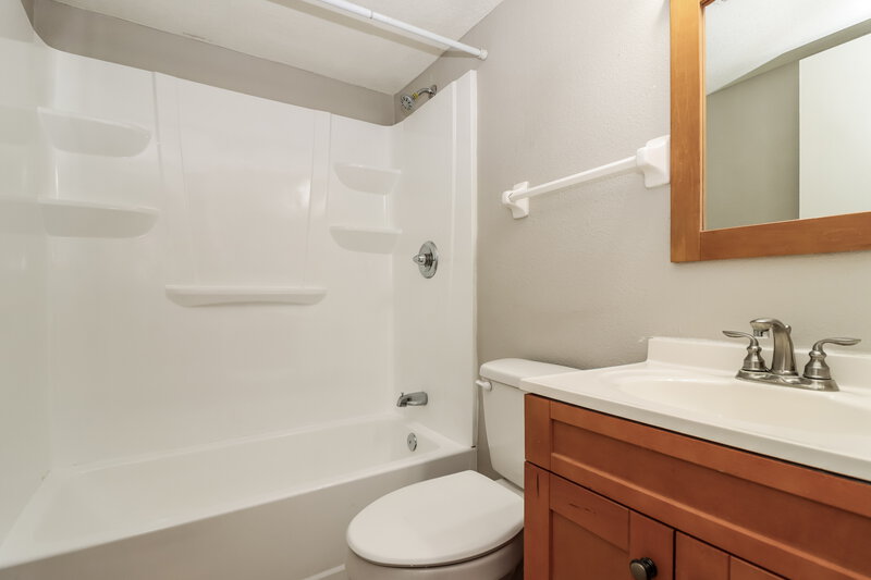 1,765/Mo, 8047 Hathaway Dr New Port Richey, FL 34654 Bathroom View