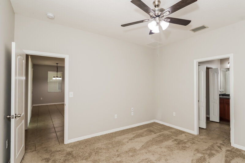 1,815/Mo, 6225 Twin Bridges Dr Zephyrhills, FL 33541 Main Bedroom View