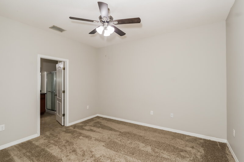 1,815/Mo, 6225 Twin Bridges Dr Zephyrhills, FL 33541 Main Bedroom View 2