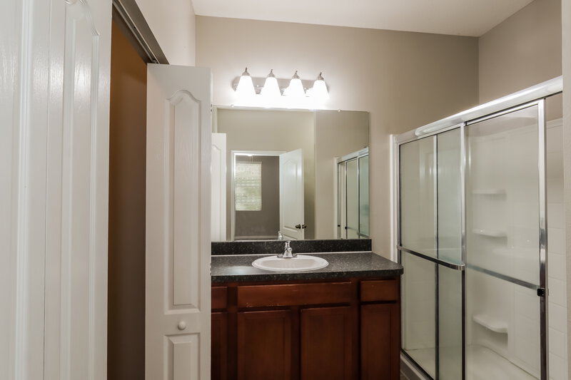 1,815/Mo, 6225 Twin Bridges Dr Zephyrhills, FL 33541 Main Bathroom View