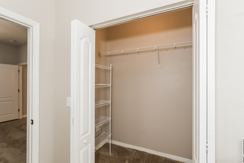 1,815/Mo, 6225 Twin Bridges Dr Zephyrhills, FL 33541 Walk In Closet View