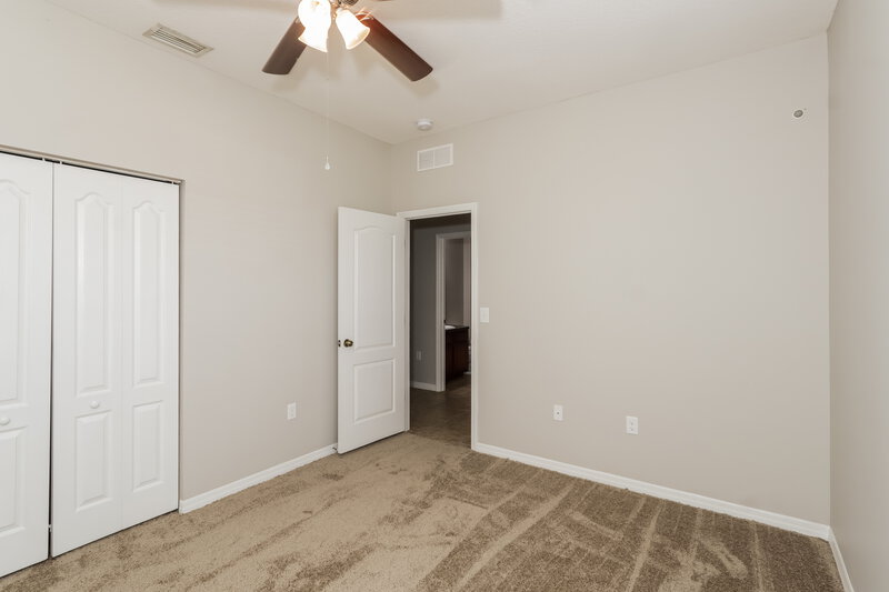 1,815/Mo, 6225 Twin Bridges Dr Zephyrhills, FL 33541 Bedroom View 2