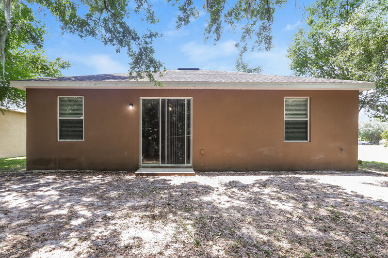 1,815/Mo, 6225 Twin Bridges Dr Zephyrhills, FL 33541 Rear View