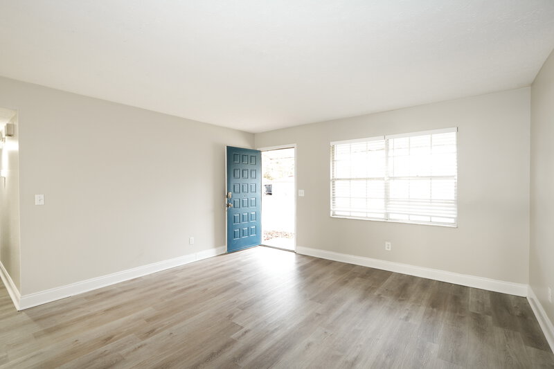 2,140/Mo, 307 Timber Creek Dr Brandon, FL 33510 Living Room View 2