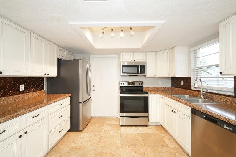 2,140/Mo, 307 Timber Creek Dr Brandon, FL 33510 Kitchen View