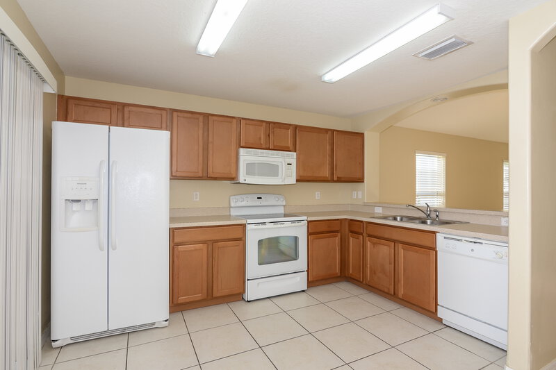 1,930/Mo, 7512 Maroon Peak Dr Ruskin, FL 33573 Kitchen View 2