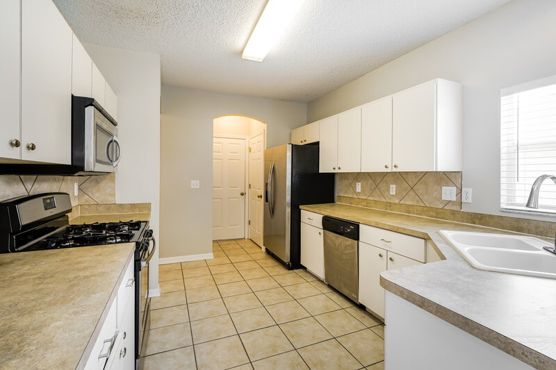 2,540/Mo, 6922 Summer Harbor Ln Riverview, FL 33578 Kitchen View