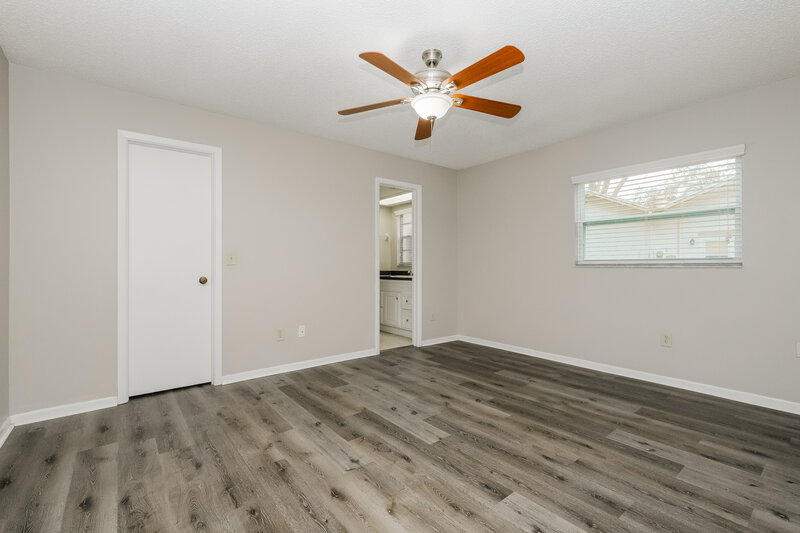 1,905/Mo, 8613 White Springs Dr New Port Richey, FL 34655 Main Bedroom View