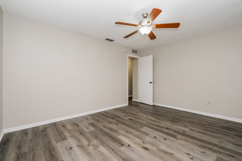 1,905/Mo, 8613 White Springs Dr New Port Richey, FL 34655 Main Bedroom View 2