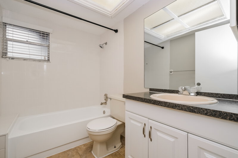 1,905/Mo, 8613 White Springs Dr New Port Richey, FL 34655 Bathroom View