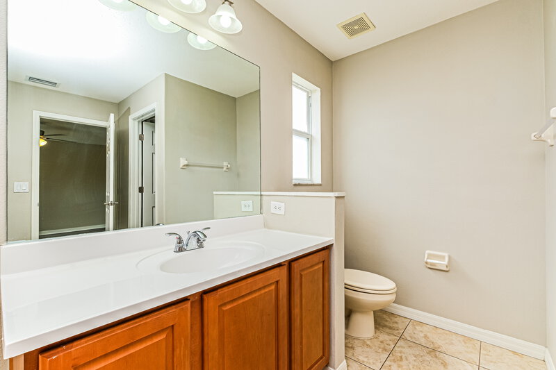 2,180/Mo, 3348 Thistledown Ln Land O' Lakes, FL 34638 Main Bathroom View 2