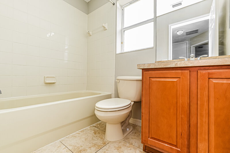 2,180/Mo, 3348 Thistledown Ln Land O' Lakes, FL 34638 Bathroom View