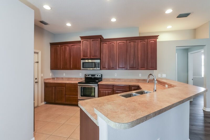 2,415/Mo, 5514 Foxtail Ct Wesley Chapel, FL 33543 Kitchen View 3
