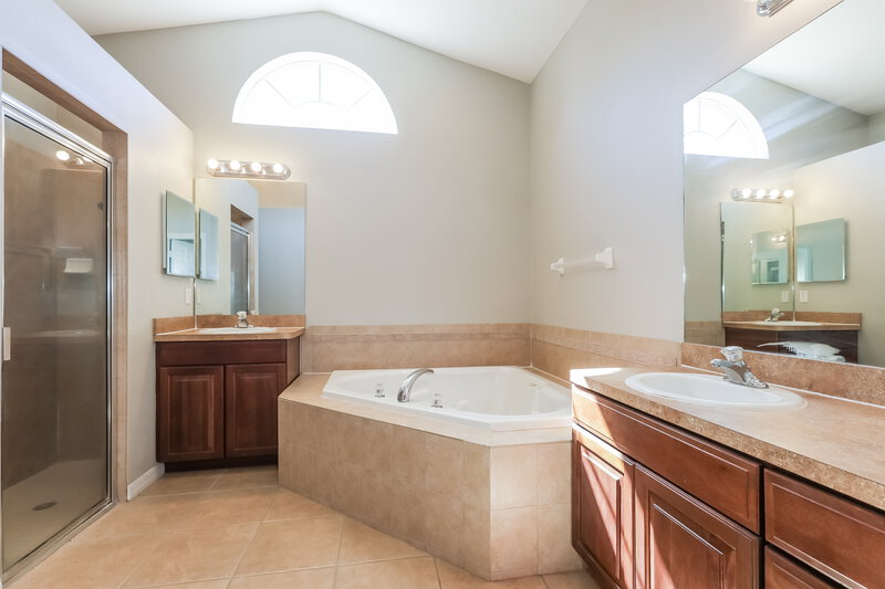 2,415/Mo, 5514 Foxtail Ct Wesley Chapel, FL 33543 Main Bathroom View