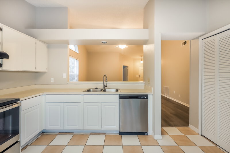 1,970/Mo, 4007 Levonshire Pl Valrico, FL 33596 Kitchen View 3