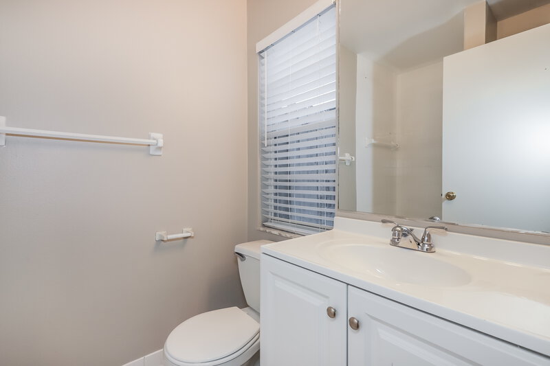 1,970/Mo, 4007 Levonshire Pl Valrico, FL 33596 Main Bathroom View