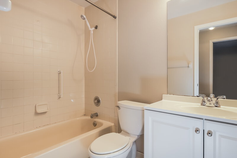 1,970/Mo, 4007 Levonshire Pl Valrico, FL 33596 Bathroom View