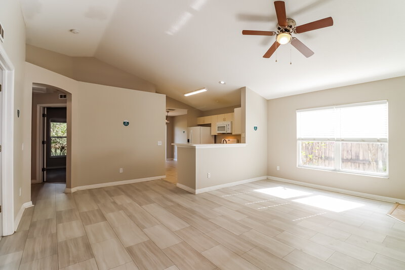 2,030/Mo, 15113 Deer Meadow Dr Lutz, FL 33559 Living Room View 2