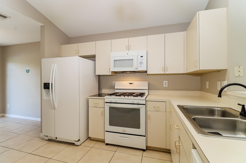 2,030/Mo, 15113 Deer Meadow Dr Lutz, FL 33559 Kitchen View 2
