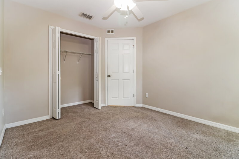 2,030/Mo, 15113 Deer Meadow Dr Lutz, FL 33559 Main Bedroom View