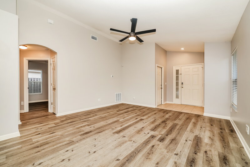 1,945/Mo, 11104 Robin Lake Ct Riverview, FL 33569 Living Room View