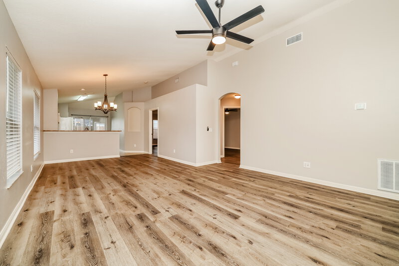 1,945/Mo, 11104 Robin Lake Ct Riverview, FL 33569 Living Room View 2